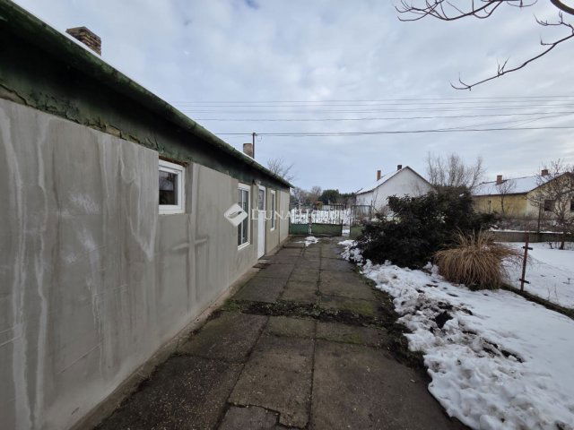 Eladó családi ház, Jászkarajenőn 13 M Ft, 2 szobás