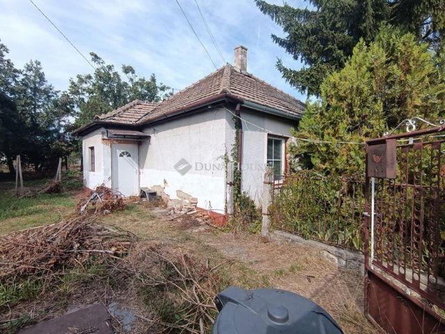 Eladó családi ház, Kisbéren 16.5 M Ft, 2 szobás