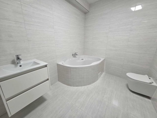 Eladó téglalakás, Szegeden 114.9 M Ft, 3 szobás