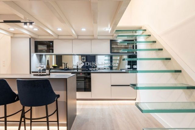 Eladó téglalakás, Budapesten, II. kerületben 164 M Ft, 2 szobás