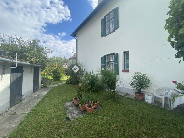 Eladó téglalakás, Győrött 42 M Ft, 1 szobás