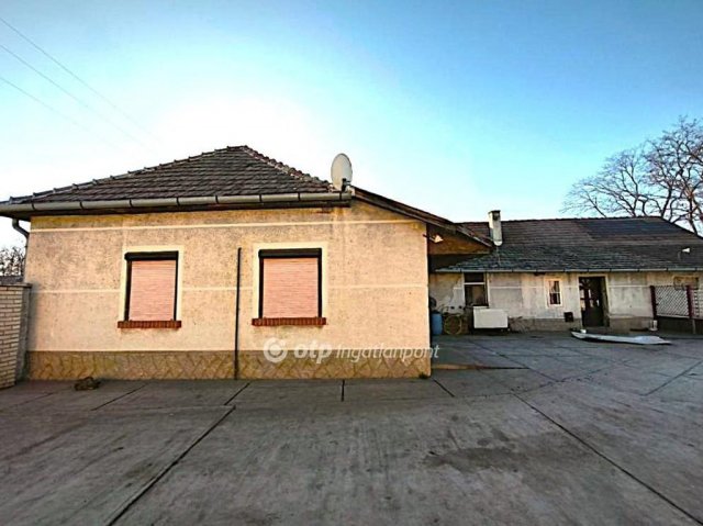Eladó családi ház, Gádoroson 16 M Ft, 4 szobás