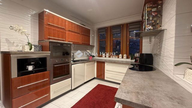 Eladó téglalakás, Szombathelyen 89 M Ft, 4 szobás