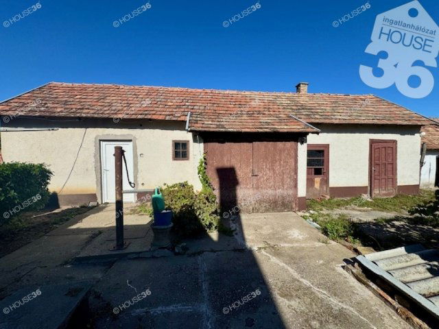 Eladó családi ház, Nagykőrösön 14 M Ft, 2 szobás