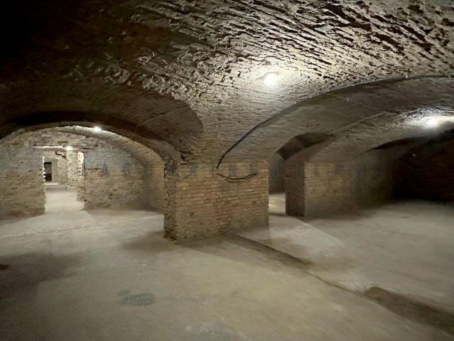 Eladó ipari ingatlan, VI. kerületben, Podmaniczky utcában