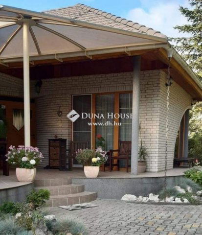 Eladó családi ház, Sóskúton 174.9 M Ft, 5 szobás