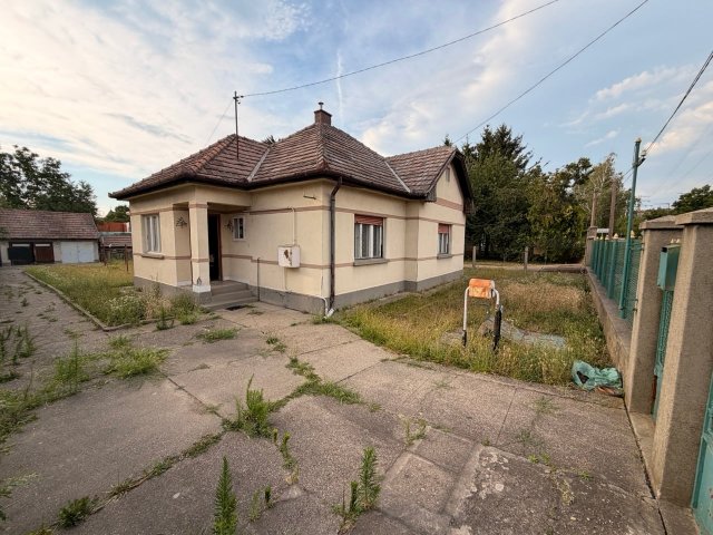 Eladó családi ház, Vácon 85 M Ft, 2 szobás