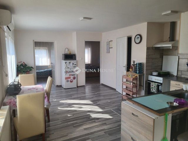 Eladó családi ház, Gyálon 84 M Ft, 6 szobás