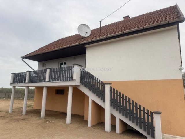 Eladó családi ház, Örkényen 59.999 M Ft, 4 szobás