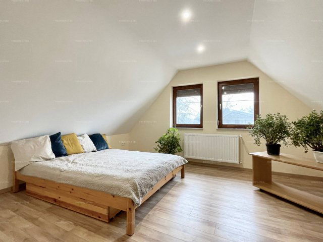 Kiadó téglalakás, albérlet, Gödön 300 E Ft / hó, 3 szobás