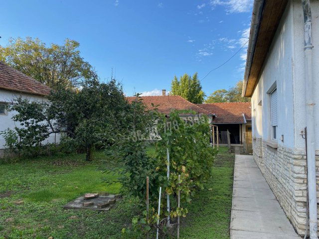 Eladó családi ház, Békésen 29.9 M Ft, 3 szobás