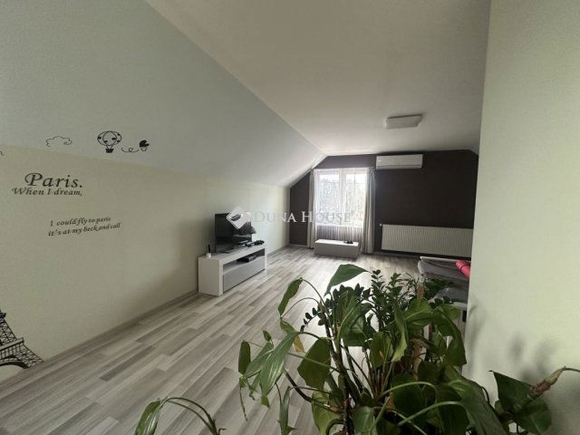 Eladó családi ház, Nyíregyházán 95 M Ft, 7 szobás