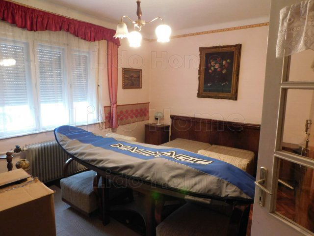 Eladó családi ház, Győrött 64.5 M Ft, 9 szobás