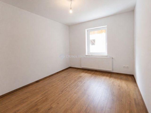 Eladó családi ház, Pécelen 89.9 M Ft, 3 szobás