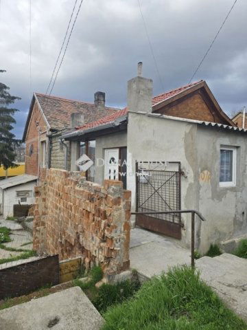 Eladó családi ház, Pécsett 18.5 M Ft, 2+2 szobás