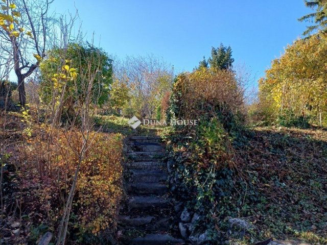 Eladó családi ház, Pécsett 36 M Ft, 4 szobás