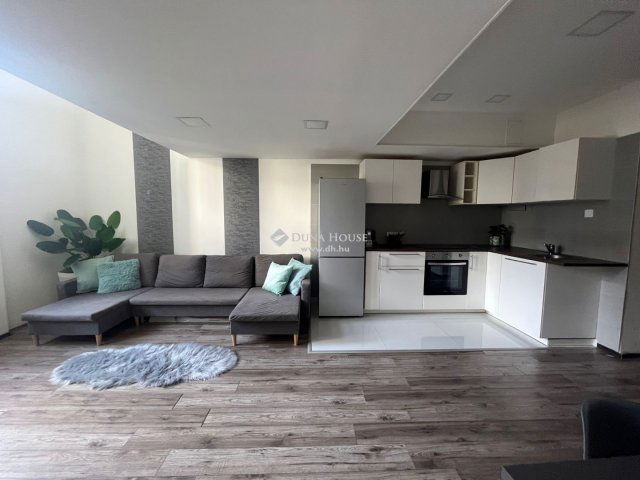 Eladó téglalakás, Budapesten, V. kerületben 99 M Ft, 2 szobás