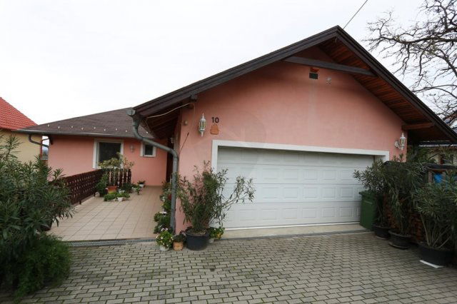 Eladó családi ház, Veresegyházon 150 M Ft, 5 szobás