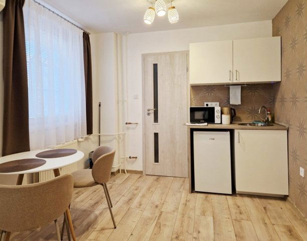 Kiadó téglalakás, albérlet, Pécsett, Rákóczi úton, 1 szobás