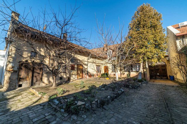 Eladó családi ház, Kecskeméten 129 M Ft, 7+1 szobás