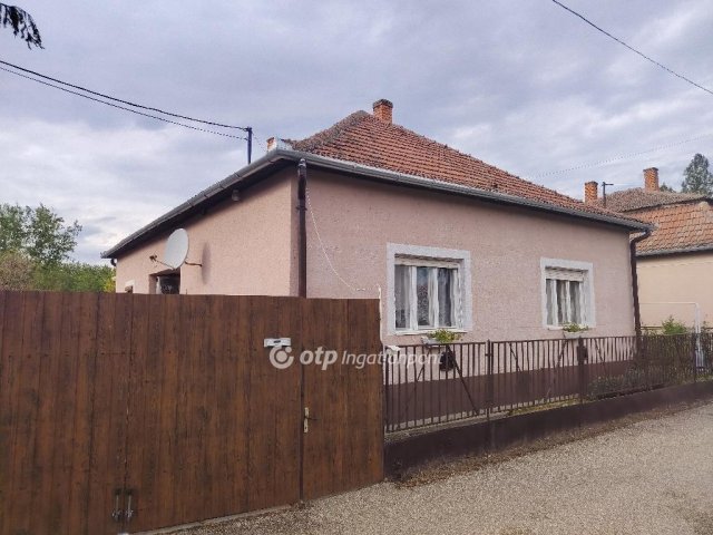 Eladó családi ház, Tószegen 46.9 M Ft, 4 szobás