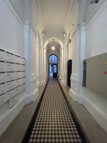Eladó téglalakás, Budapesten, VI. kerületben 54.9 M Ft, 2 szobás