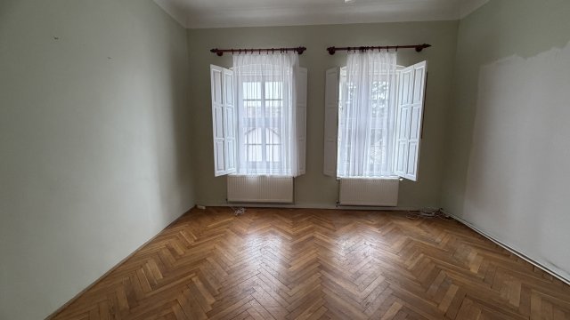 Eladó téglalakás, Baján 65 M Ft, 3 szobás