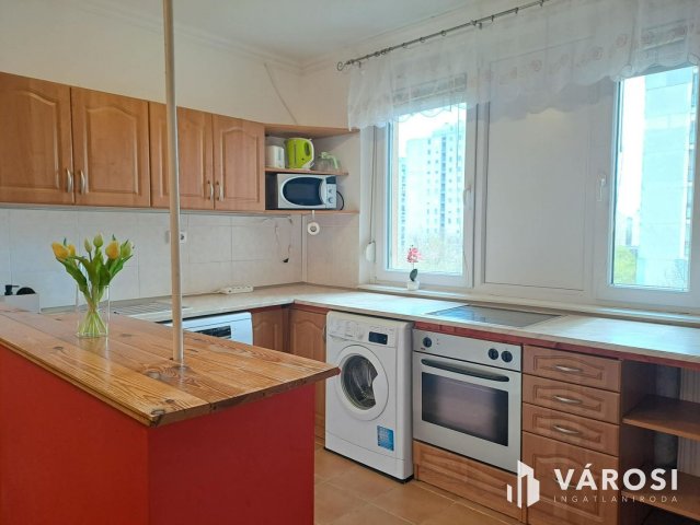 Kiadó panellakás, albérlet, Debrecenben 250 E Ft / hó, 4 szobás