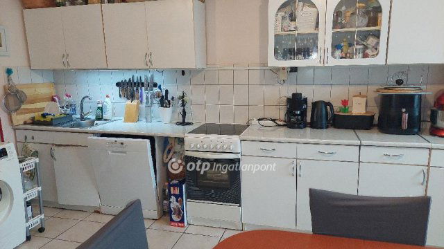 Eladó panellakás, Debrecenben 59.9 M Ft, 2+1 szobás