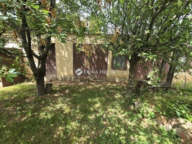 Eladó családi ház, Pécsett 67.5 M Ft, 3 szobás