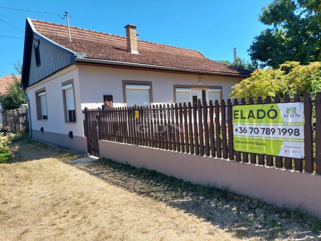 Eladó családi ház, Hajdúnánáson 48.5 M Ft, 3+1 szobás