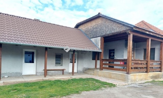 Eladó családi ház, Izsákon 44.99 M Ft, 3 szobás