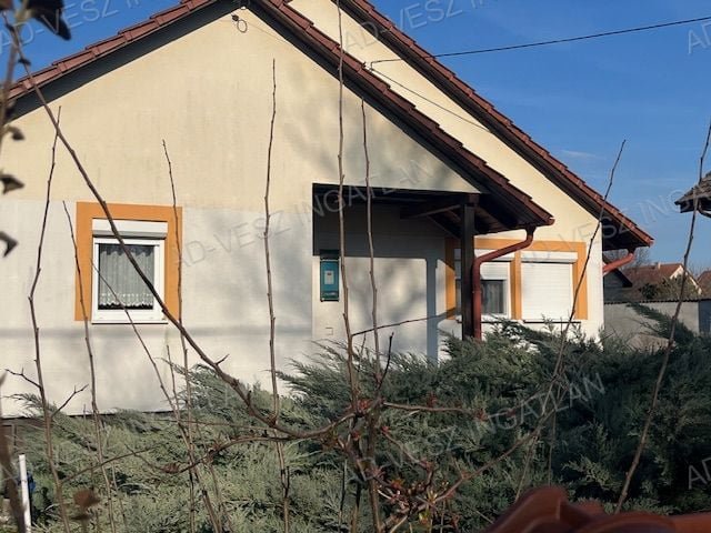 Eladó családi ház, Újhartyánon 79.9 M Ft, 2 szobás