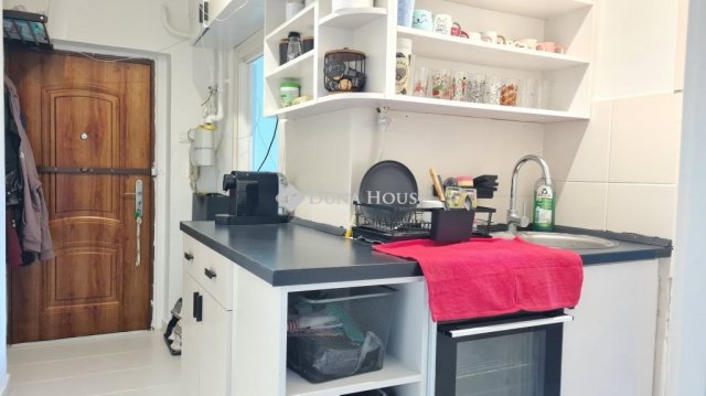 Eladó téglalakás, Pécsett 33 M Ft, 1+1 szobás