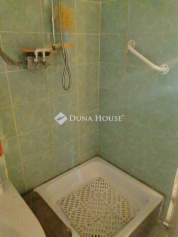 Eladó családi ház, Dunaalmáson 36 M Ft, 3 szobás