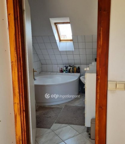Eladó családi ház, Veszprémben 149.9 M Ft, 8+2 szobás