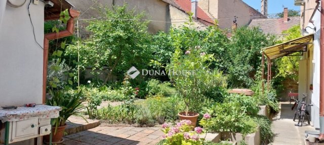 Eladó téglalakás, Pécsett 62.99 M Ft, 3 szobás