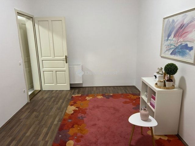 Eladó téglalakás, Pécsett 88.8 M Ft, 3 szobás