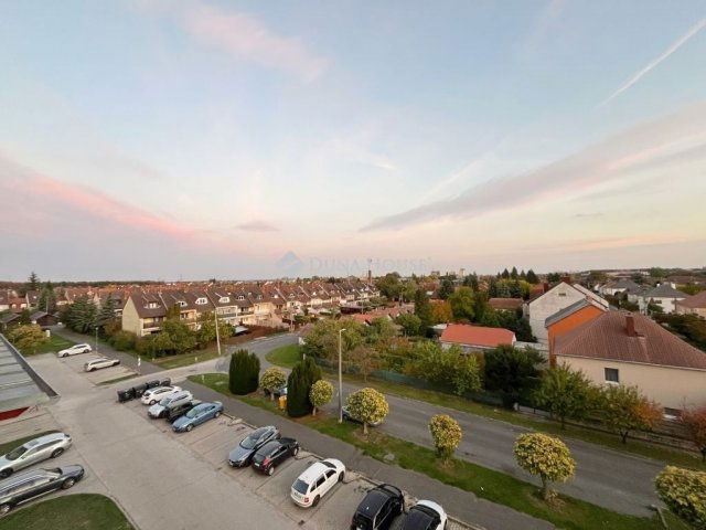 Eladó téglalakás, Szombathelyen 52 M Ft, 3 szobás