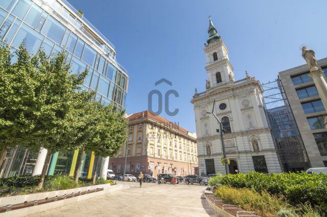 Eladó téglalakás, Budapesten, V. kerületben, Szervita téren