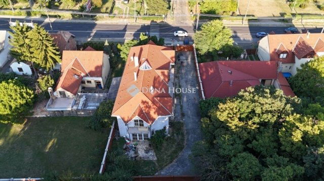Eladó családi ház, Pécsett 119 M Ft, 6 szobás