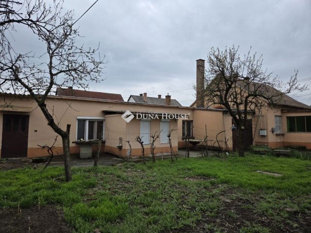 Eladó családi ház, Harkányban 37 M Ft, 4 szobás