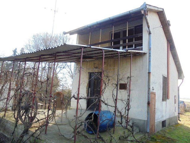 Eladó családi ház, Debrecenben 30 M Ft, 2 szobás