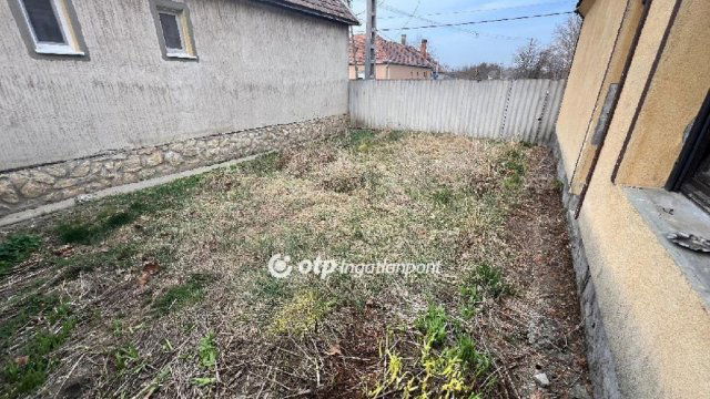 Eladó sorház, Mezőlakon 14.9 M Ft, 2 szobás