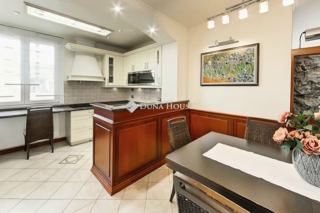 Eladó családi ház, Kiskőrösön 150 M Ft, 6 szobás