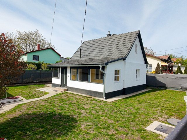 Eladó családi ház, Szigetszentmiklóson 59.99 M Ft, 2 szobás