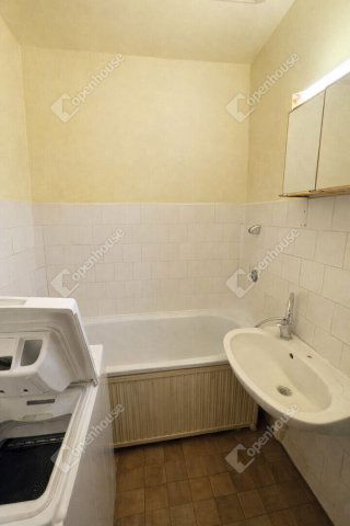 Eladó panellakás, Sopronban 44.9 M Ft, 3 szobás