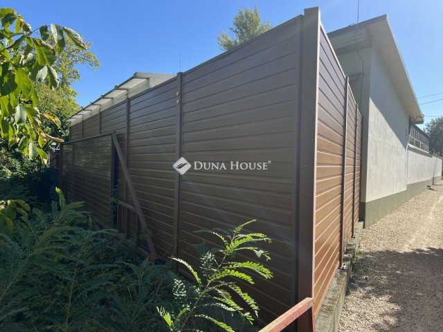 Eladó családi ház, Tasson 75 M Ft, 2 szobás