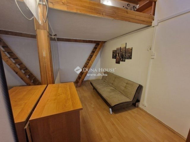 Eladó családi ház, Budapesten, XV. kerületben 49.9 M Ft