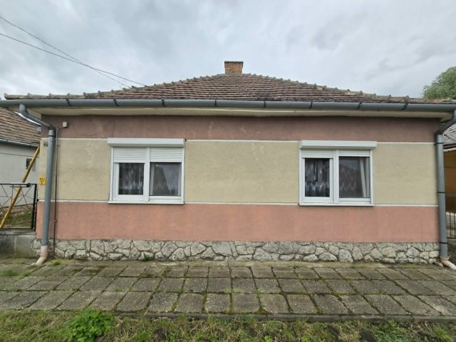Eladó családi ház, Dombóváron 20.5 M Ft, 2+5 szobás